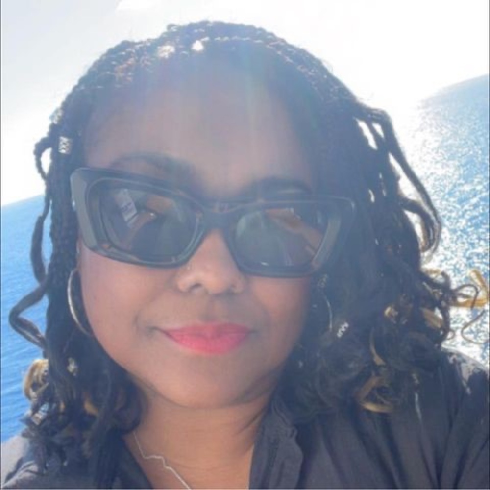 Meet your Posher, Adrienne